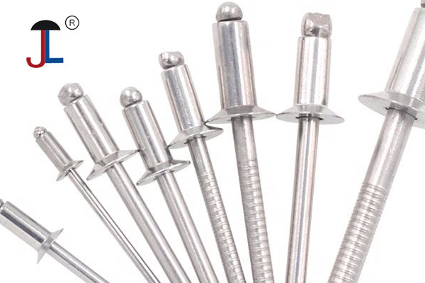 How to measure a countersunk rivet?